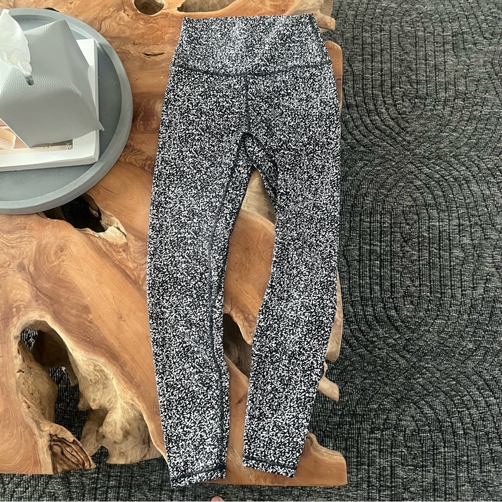 Lululemon black and white speckled legging